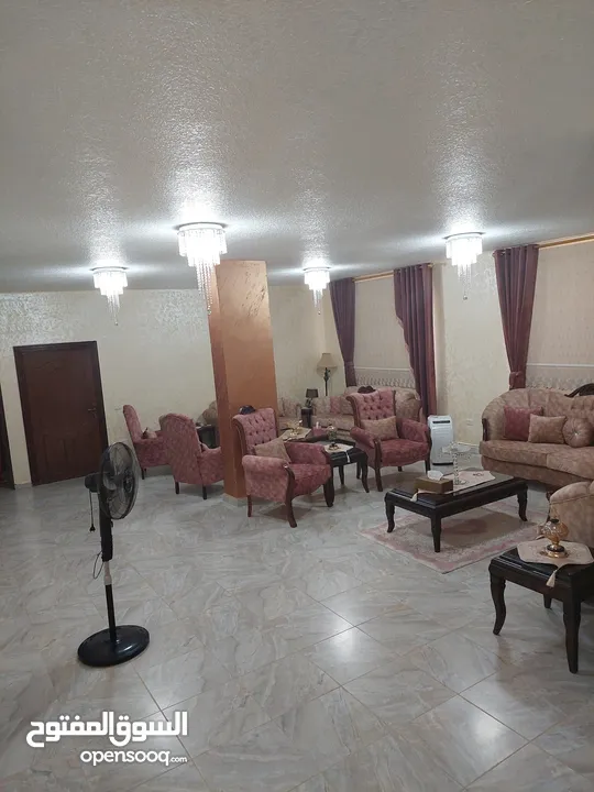 بسعر شقة فيلا دوبلكس مع شقة منفصلة للبيع في أبو نصير