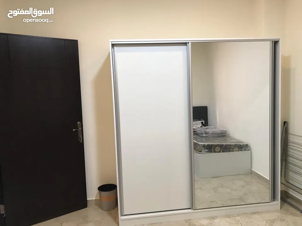 شقة راقية مفروشة للإيجار مقابل البوابة الشمالية - Modern furnished apartment for rent
