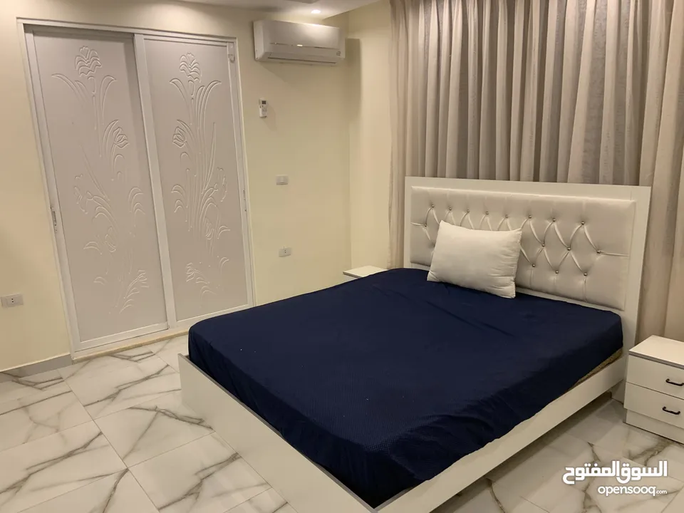 شقة سكنية طابق آخير ( الروف / شقتين )   للبيع في أجمل مواقع إربد