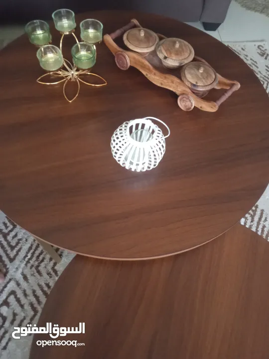 طقم طاولات قطعتين وسط كبيره لون بني جوزي خشب سويدي جديده