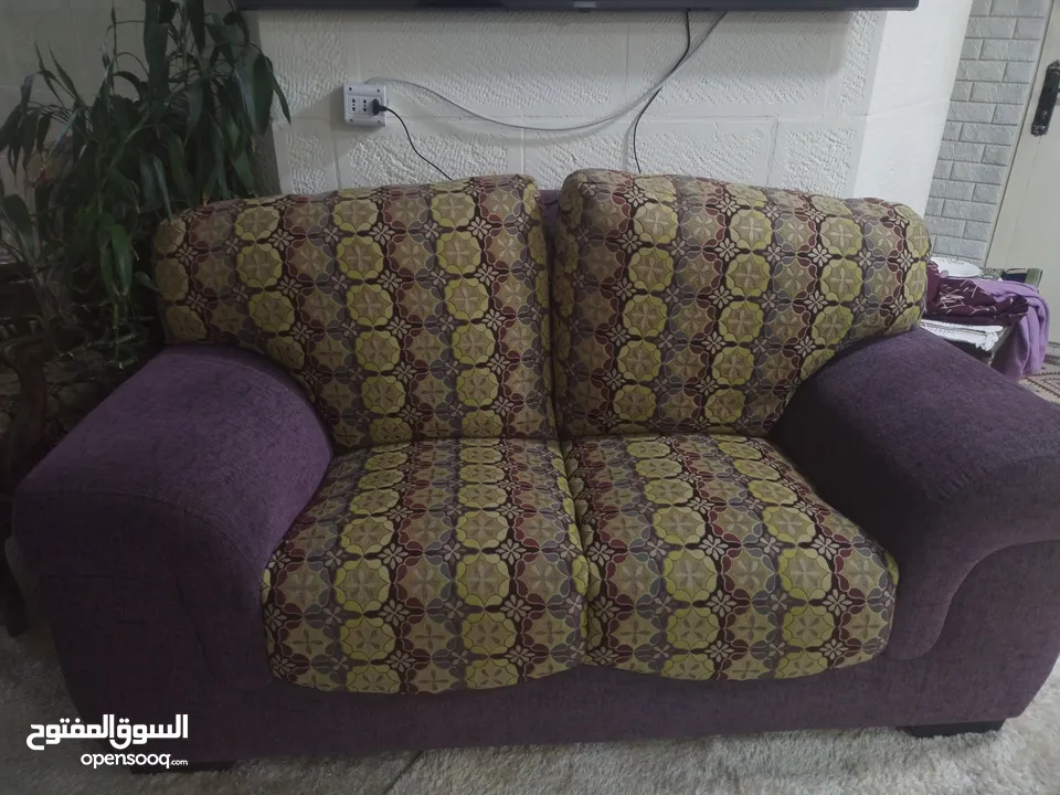كنب خشب زان اصلي بدون خدش واحد استعمال جدا خفيف و السفنج بحالة الوكالة