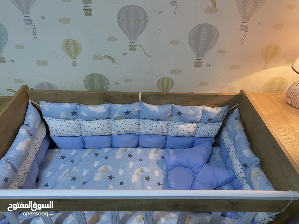 مسبل تخت اطفال ولادي ازرق تفصيل بحالة جديد