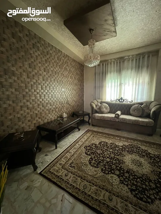 شقة طابقية للبيع