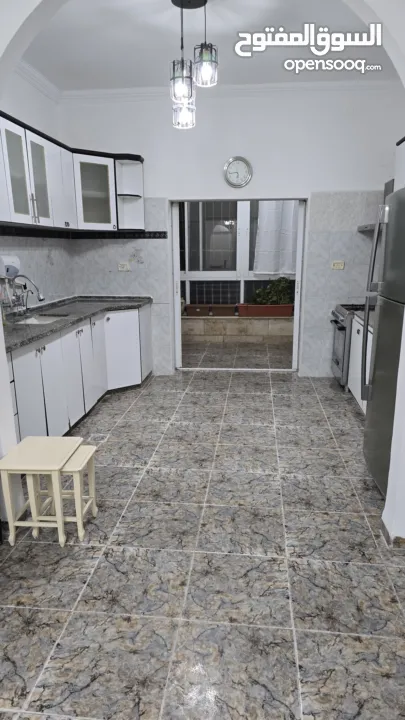 شقه مفروشه 160متر للايجار ط1