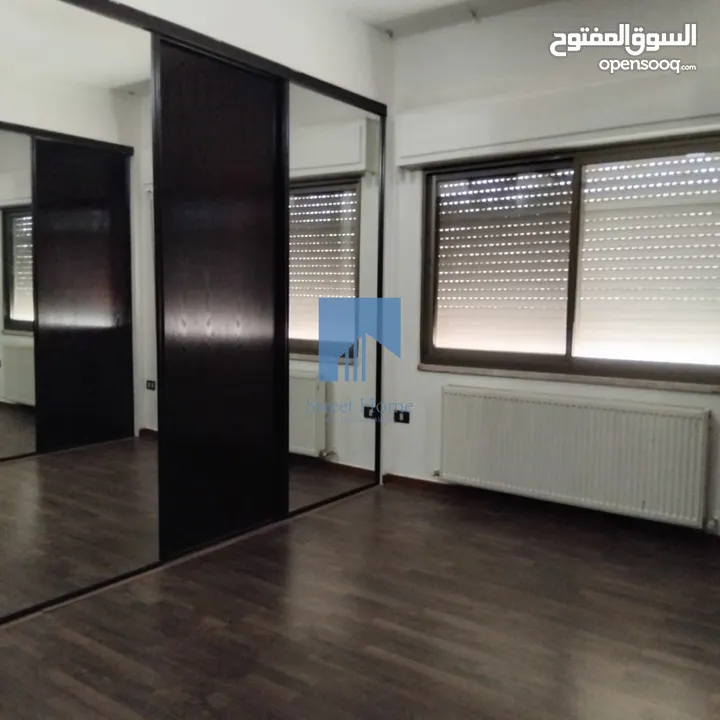 شقة طابقية مميزة للبيع في أم أذينة  -  قرب أبراج السادس طابق ثاني 320م تشطيب سوبر ديلوكس