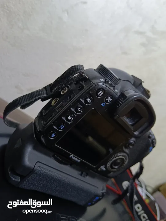 Canon 7D  Canon 1200D بحاله ممتازه