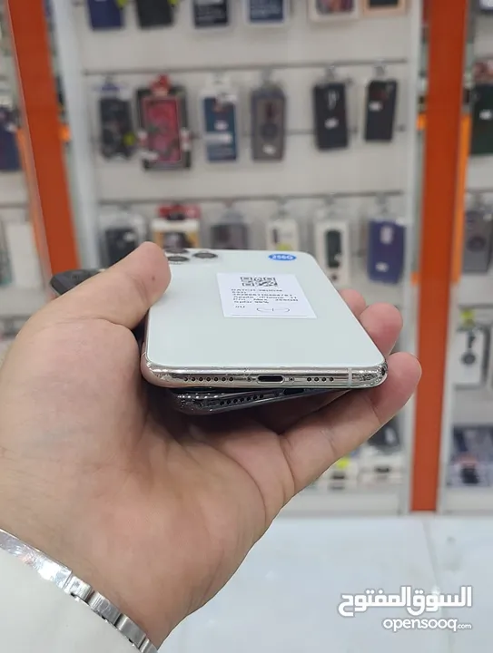 عرض خاص : iPhone 11 pro max 256gb هاتف نظيف جدا بحالة الوكالة بدون مشاكل مع ضمان و ملحقات