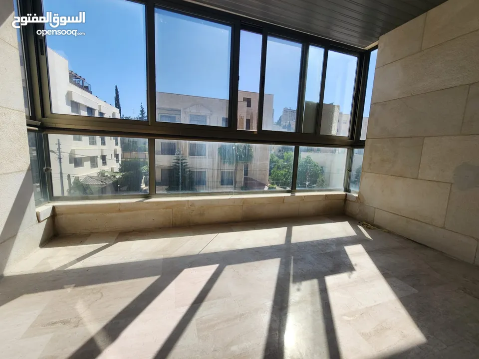 شقة فارغة للبيع بين الدوار الرابع و الخامس - ref: 14595
