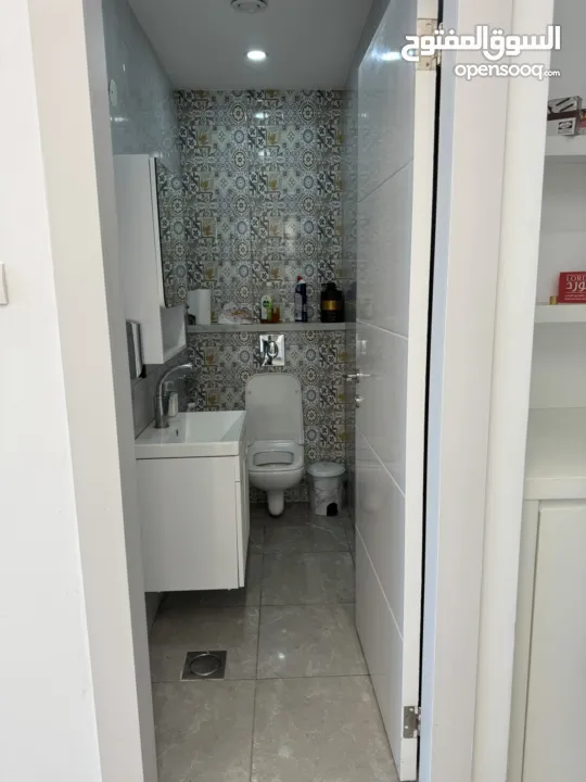 مكتب مميز جدا للايجار فوق مصرف الصفا الطابق الثامن فوق مركز النور للعيون مباشرة