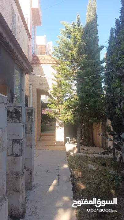 فيلا للبيع في منطقه راقيه وهادئه السعر غير نهائي قابل للتفوض