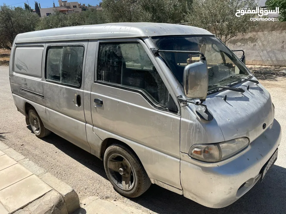 باص هونداي H100 2001 مع الرقم