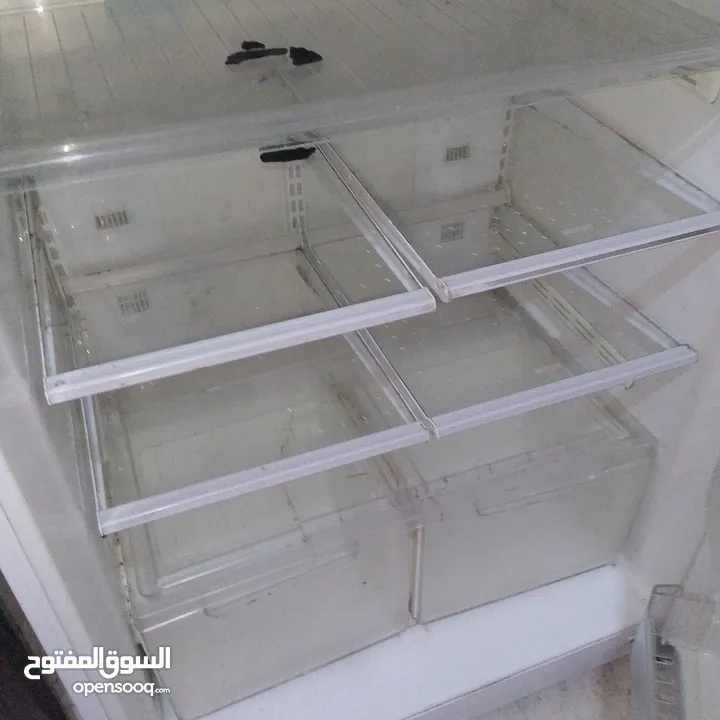 ثلاجه دايو نظيفه تبريد قوي و محترمه