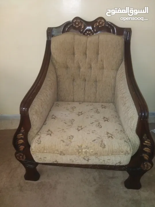 طقم كنب لون بيج خشي ثقيل حفر