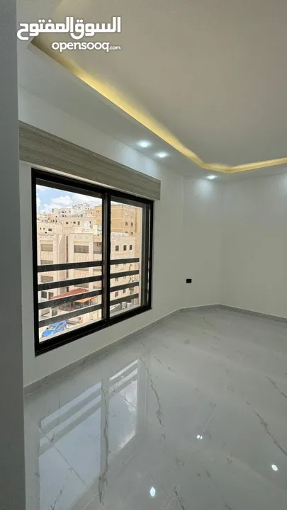 حي الريان الجبيهة شقة طابق ثالث مع رووف للبيع
