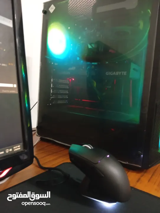 كمبيوتر جيمنغ وحش بلآداء مع تبريد مائي مغلق مستعمل لمدة خفيفة شبه جديد