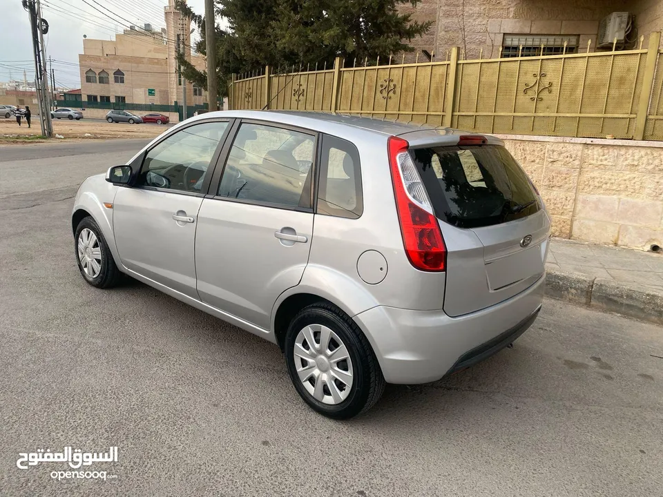 فورد فيجو موديل 2012 بحالة ممتازة للييع بسعر مغري