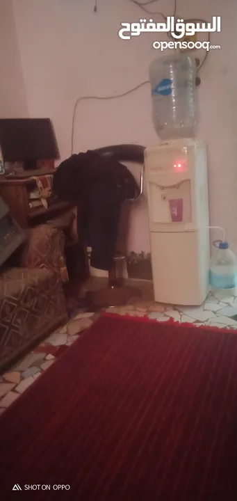 مبردة مياه كولدير 2 حنفيه وارد السعودية ساقع وساخن. وبه بثلاجه ميني بار لحفظ الوجابات والشك