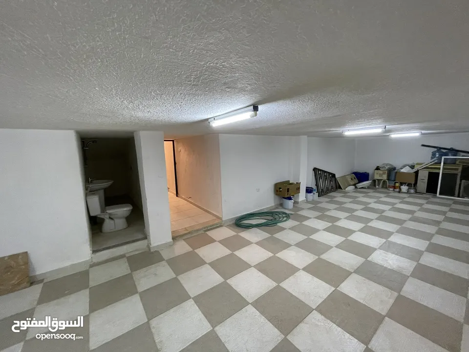 عمارة للبيع فل عقبة تاسعة جمعيات شقتين كل شقة 200 متر+ تسوية 80 متر بسعر مغري مساحة الارض 476
