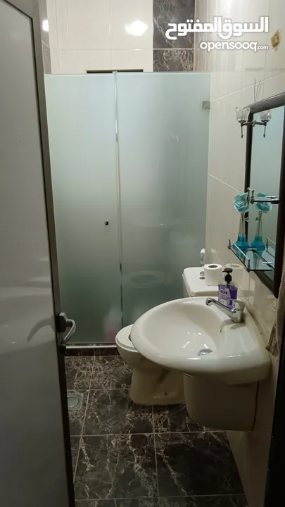 عمارة ثلاث طوابق للبيع في المنارة بسعر لقطة