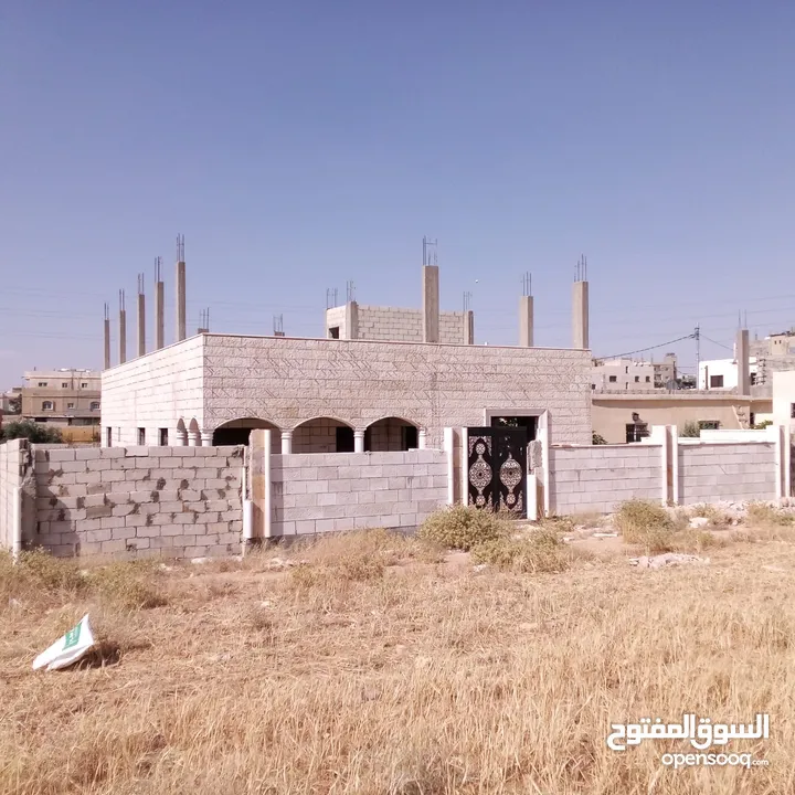 منزل عظم للبيع على مساحة أرض نصف دونم تقريبا  في رجم الشامي