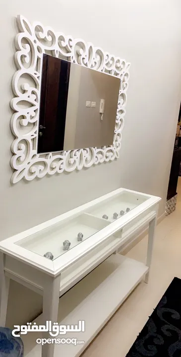 كونسول مع مراة مودرن لون ابيض