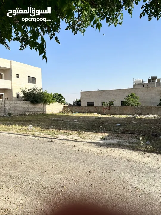 ارض في جويده حي الايمان للبيع بقرب مدارس الاوسكار العالمية التواصل واتساب للجادين فقط.