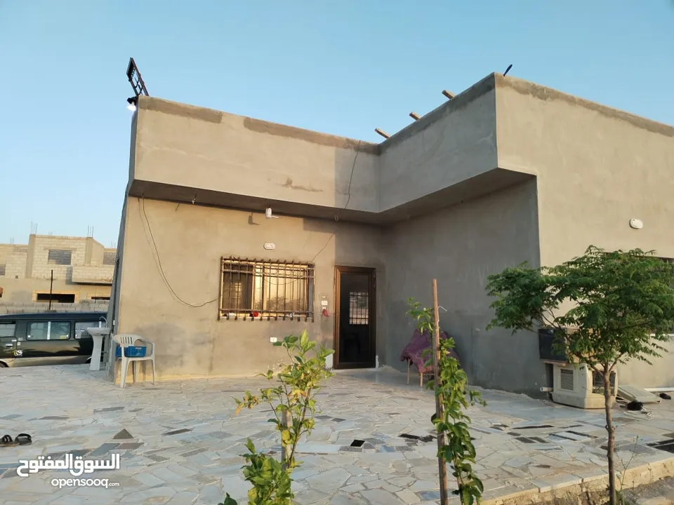 مزرعه شالية في منطقه سويمة قرب بحر الميت