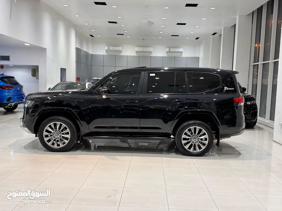 Toyota Land Cruiser GX-R 2022 (Black)