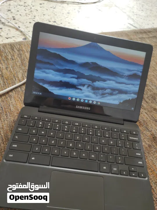 لابتوب سامسونج . اندوريد الله يبارك. يدعم كل برامج والعاب الاندوريد ...