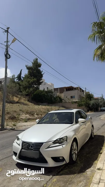 Lexus is300h للبيع