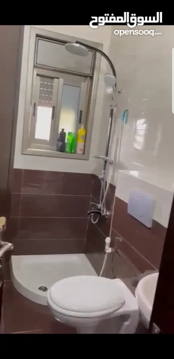 شقة بجانب المركز الجماهيري شارع المطار
