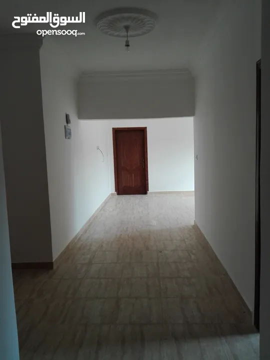 للبيع عمارة سكنية مكونة من عدة طوابق في منطقة ماركا الجنوبية