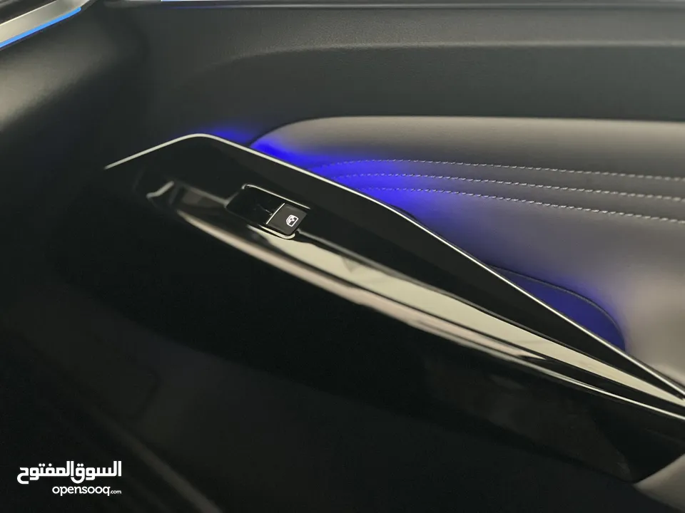 VW ID4 CROZZ PRO 2024 PIANO BLACK أبيضّ لؤلؤي