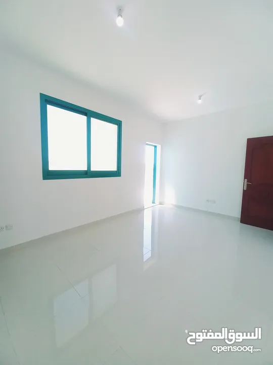شقه 3غرف مع روف خاص للإيجار في مدينة خليفه أ بموقع متميز قريب من الخدمات