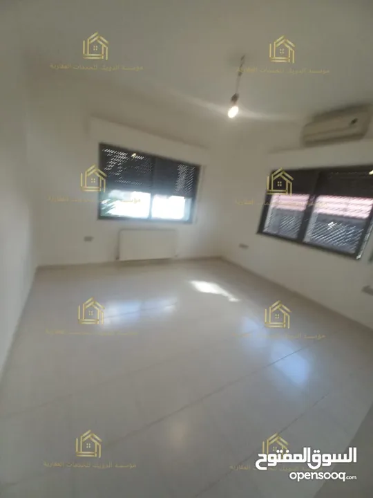 شقة فارغة للايجار دير غبار 200م