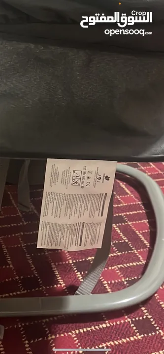 هزاز يصبح تخت ويمكن رفعه ليصبح مقعد شبه جديد استخدام جداااا خفيف  نظيف  مع ناموسيه