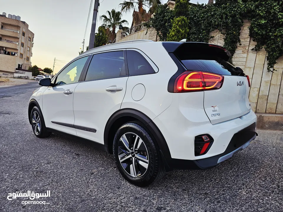 نيرو هايبرد 2022 Plug-in اعلى صنف مع فتحه فحص كامل كلين تايتل بسعر مغري جدا