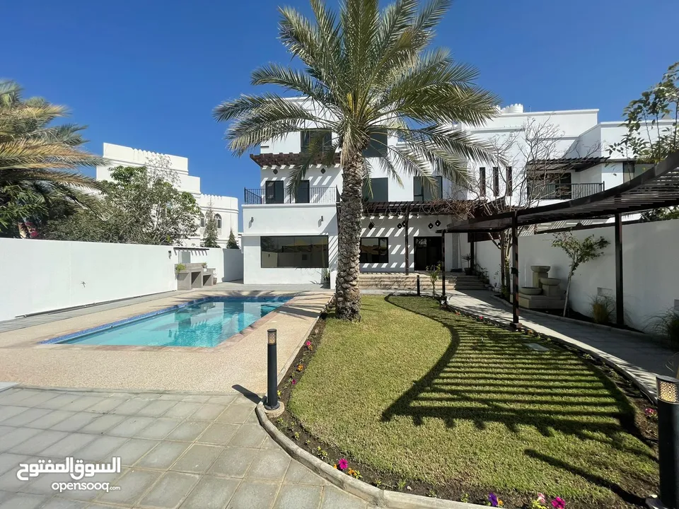 5 + 1 BR Fabulous Villa with Private Pool in Bausher