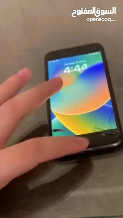 مستعمل iPhone8 شاشة التلفون تسعة لازم بدو شافه جديدة بها الحلفي تلفون لازم تصليح ‏