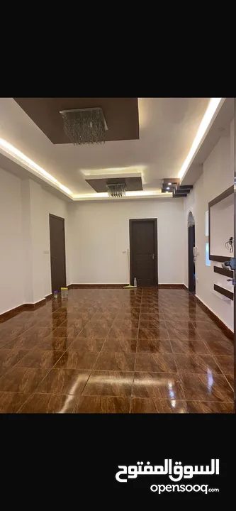 شقه طابق ارضي للبيع البنيات خلف جامعة البترا