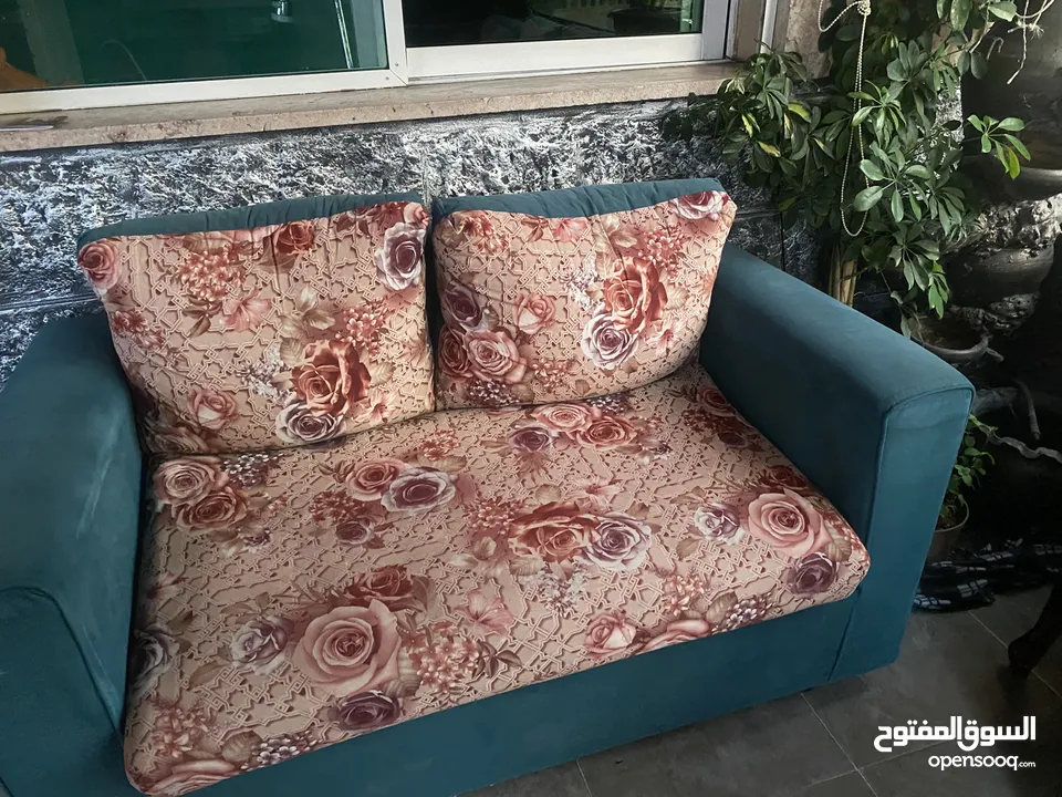 طقمين كنب بحاله ممتازه