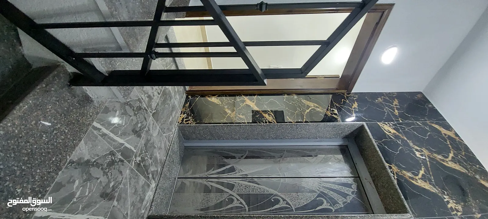 شقة فاخرة للبيع التاسعة كاش أو اقساط ط1هندسي 114 م اطلالة بحرية دائما