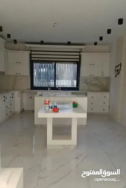 فرصه ذهبيه لامتلاك فيلا حجر ثلاث طوابق  كل طابق 200م2