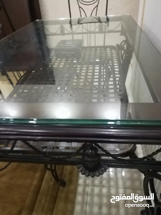 طاولة سفرة معدنية وزجاج راقية