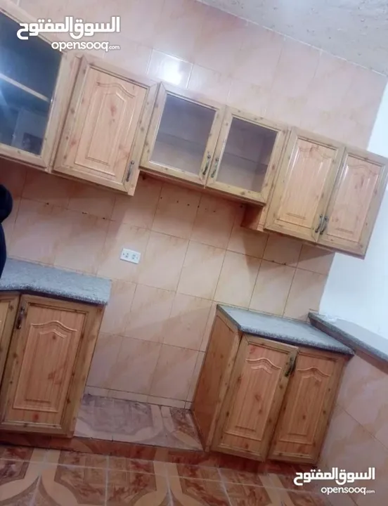 عمارة للبيع مكونة من ثلاث طوابق وتسوية  + بيت مستقل