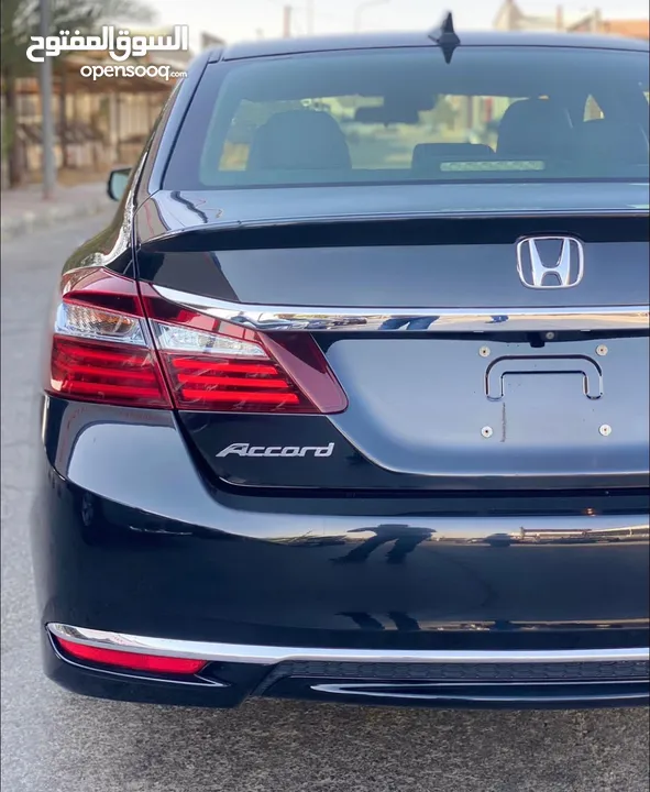 Honda Accord Hybrid clean title 2017 (حرة)