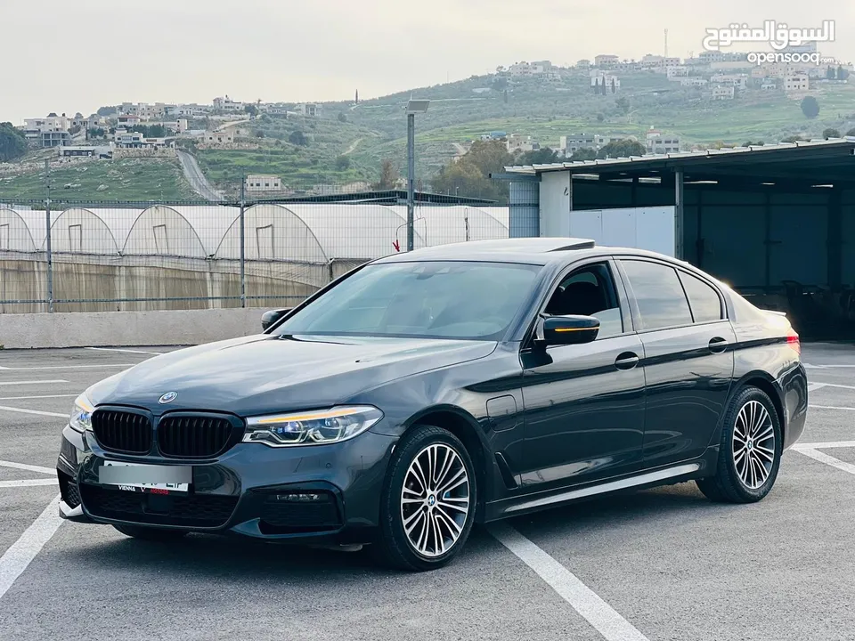 BMW E // 2019 cc benzin  Plug In Hybrid