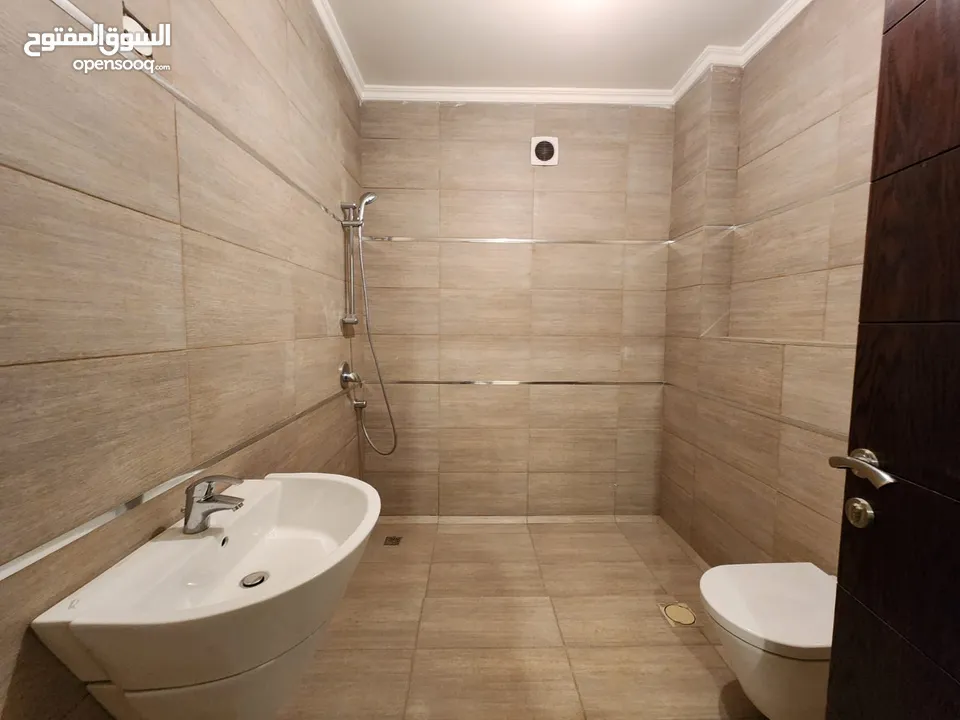 شقة فارغة للبيع في منطقة الدوار الرابع ( عدد 4 ) ref : 14340