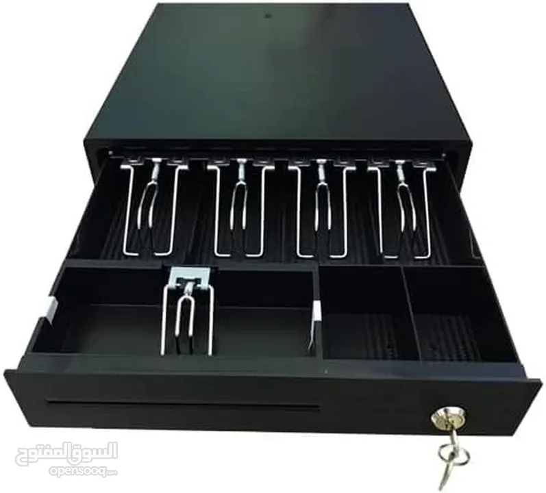 رفوف زجاج وخشب