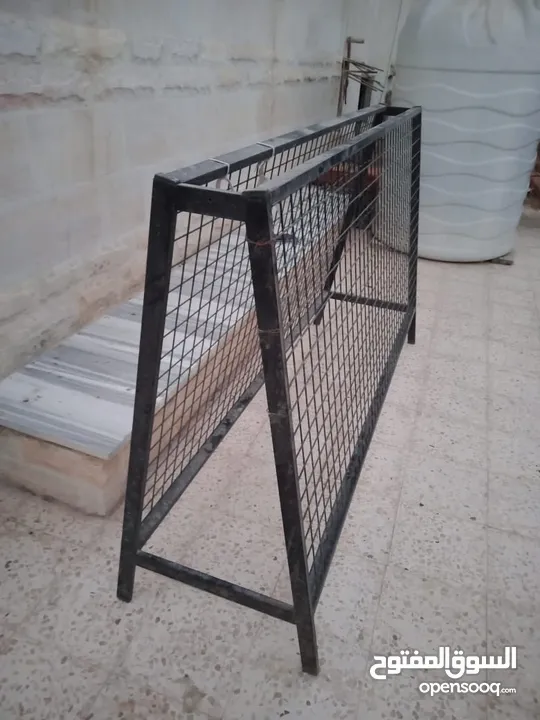قفص حديدي بحالة الوكالة